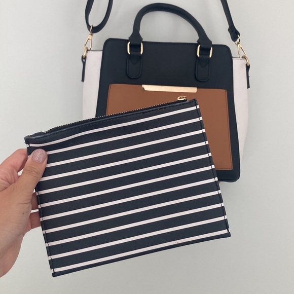 Bizou Crossbody Bag - Picture 2 of 5